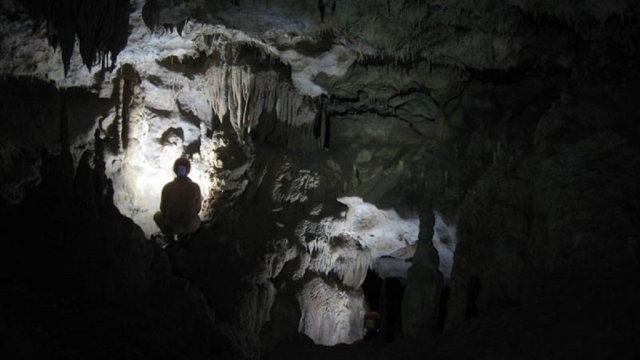 Escursione speleologica - Grotta dei Cinque Laghi di Piobbico