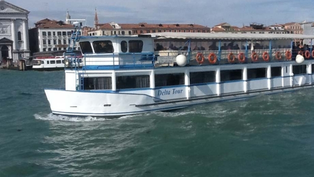 Tour of Venice by boat