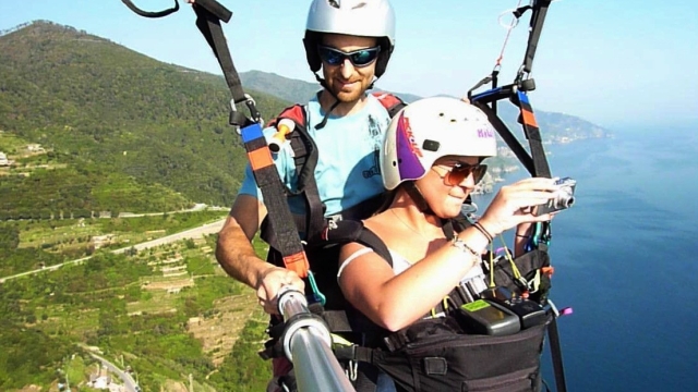 Volo in parapendio biposto alle Cinque Terre - Monterosso
