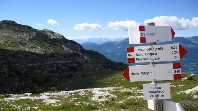 Trekking on the Asiago Plateau - 7 Comuni, Monte Grappa, Small Dolomites and Dolomites UNESCO World Heritage