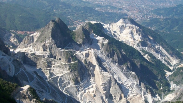 Helicopter tour of Versilia, Apuan Alps and Marble Quarries