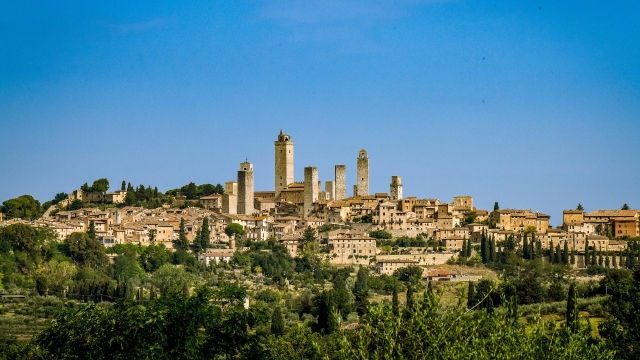 Tour and wine tasting in San Gimignano, Chianti and Montalcino