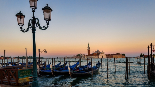 Gondola ride and typical dinner in the unique city of Venice!