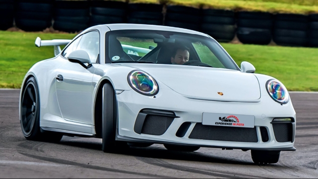 Driver for a day: Porsche 911 GT3 in a circuit