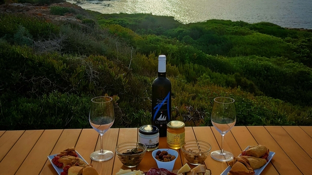Easy trekking in Sardinia with aperitif at sunset