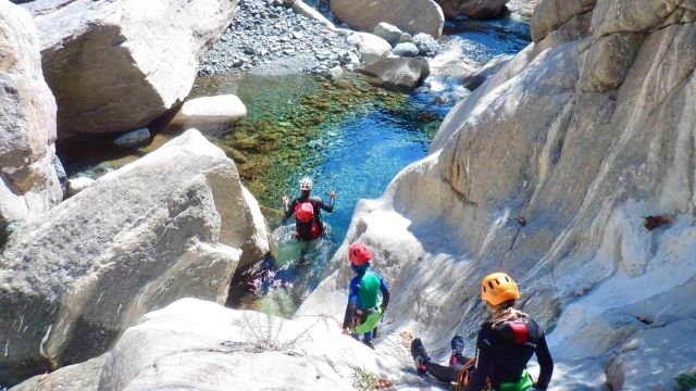 Canyoning family in the Chalamy stream in Champdepraz: adventure in the Aosta Valley