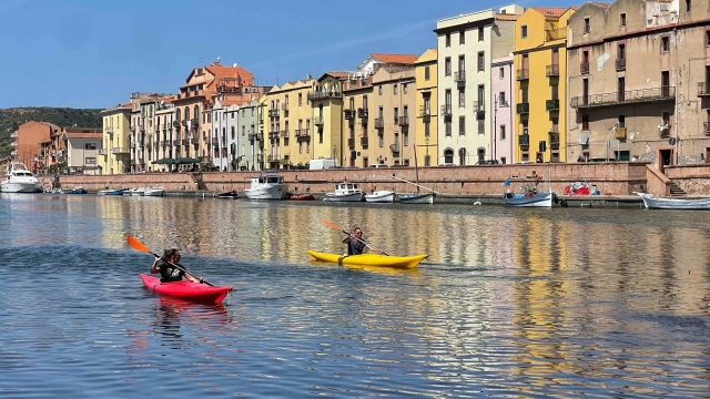 Esplora la Sardegna: Escursione in Kayak tra Mare e Fiume nella Costa Nord Occidentale