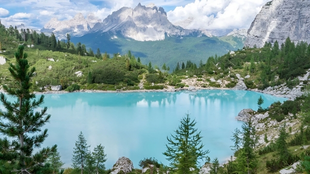 Trekking in the Dolomites: Lake Sorapis and the Tre cime di Lavaredo