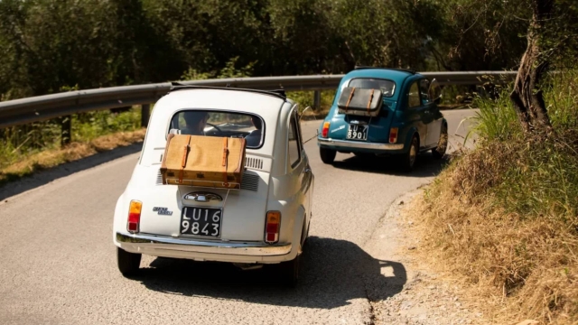 Tuscany in Dolce Vita Style aboard a vintage Fiat 500 or on a Vespa