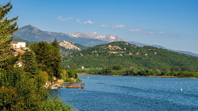 Spring escape in a Castle lakeview