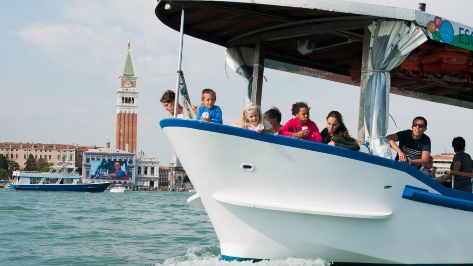 Boat tour & Mini cruises