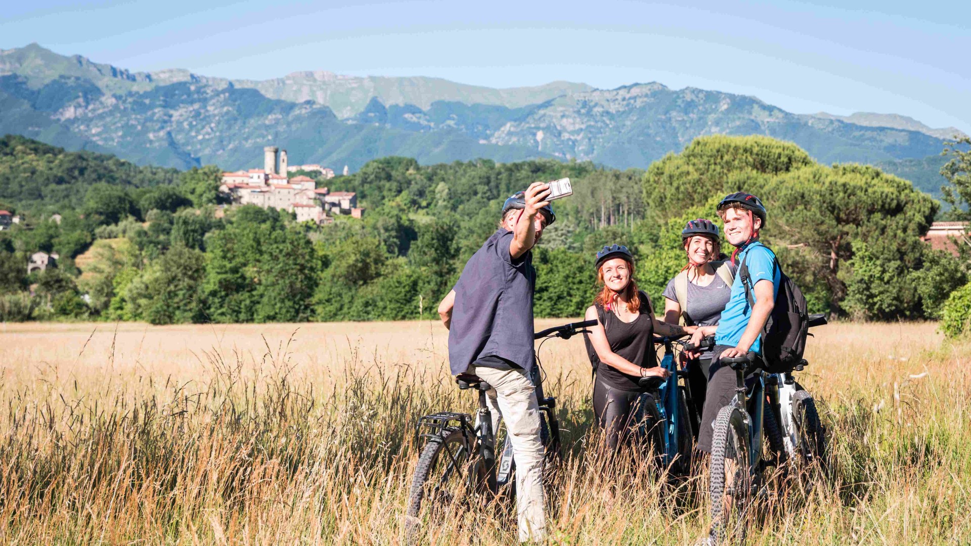Esplora la Lunigiana in e-bike: Tour tra i borghi medievali più suggestivi