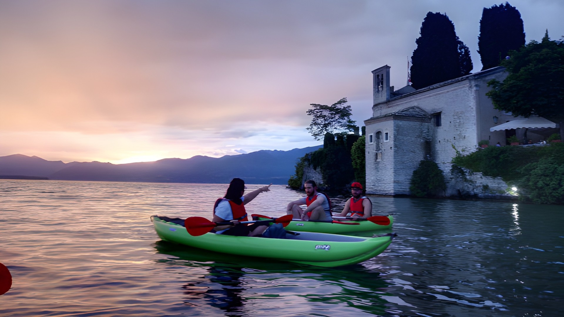Sunset Canoe Tour from Garda to Punta San Vigilio with Included Aperitif