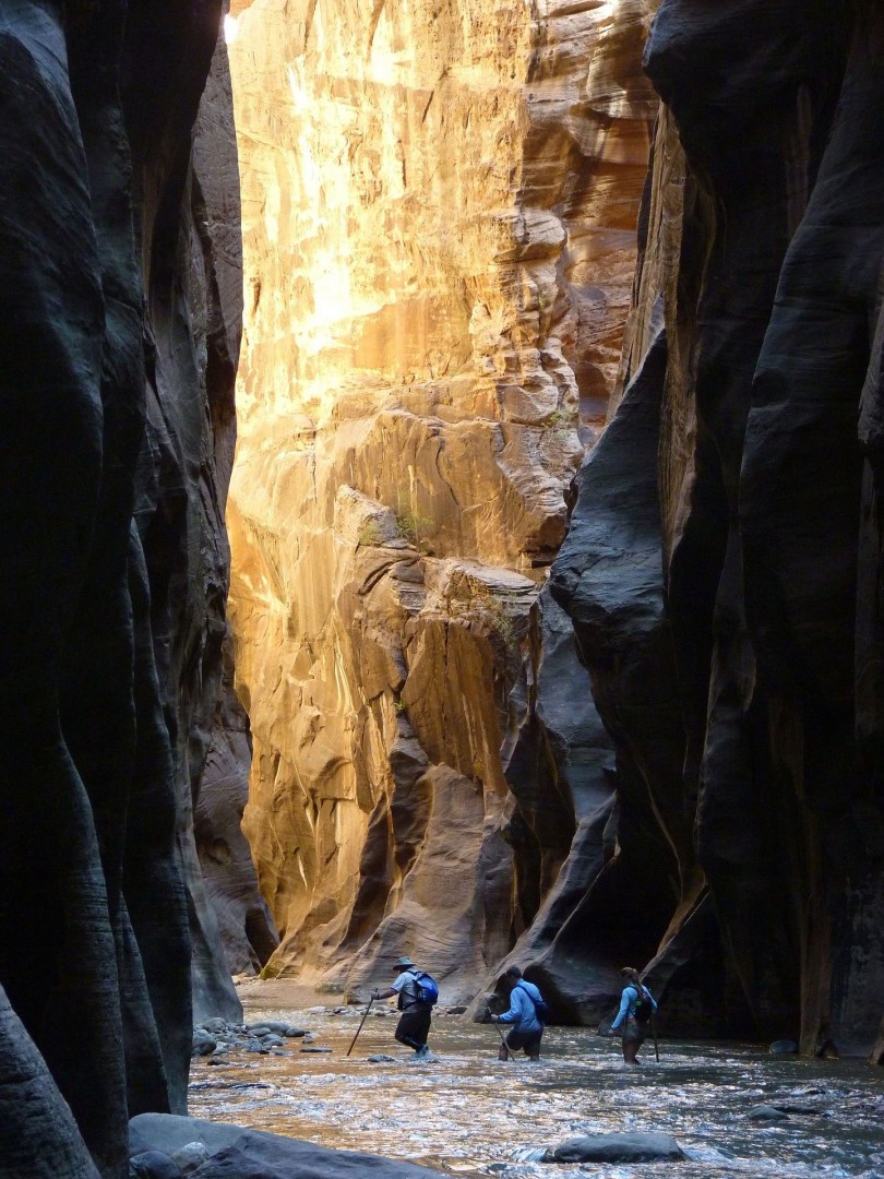 Canyoning: differences between gorge (with or without water) and ditch