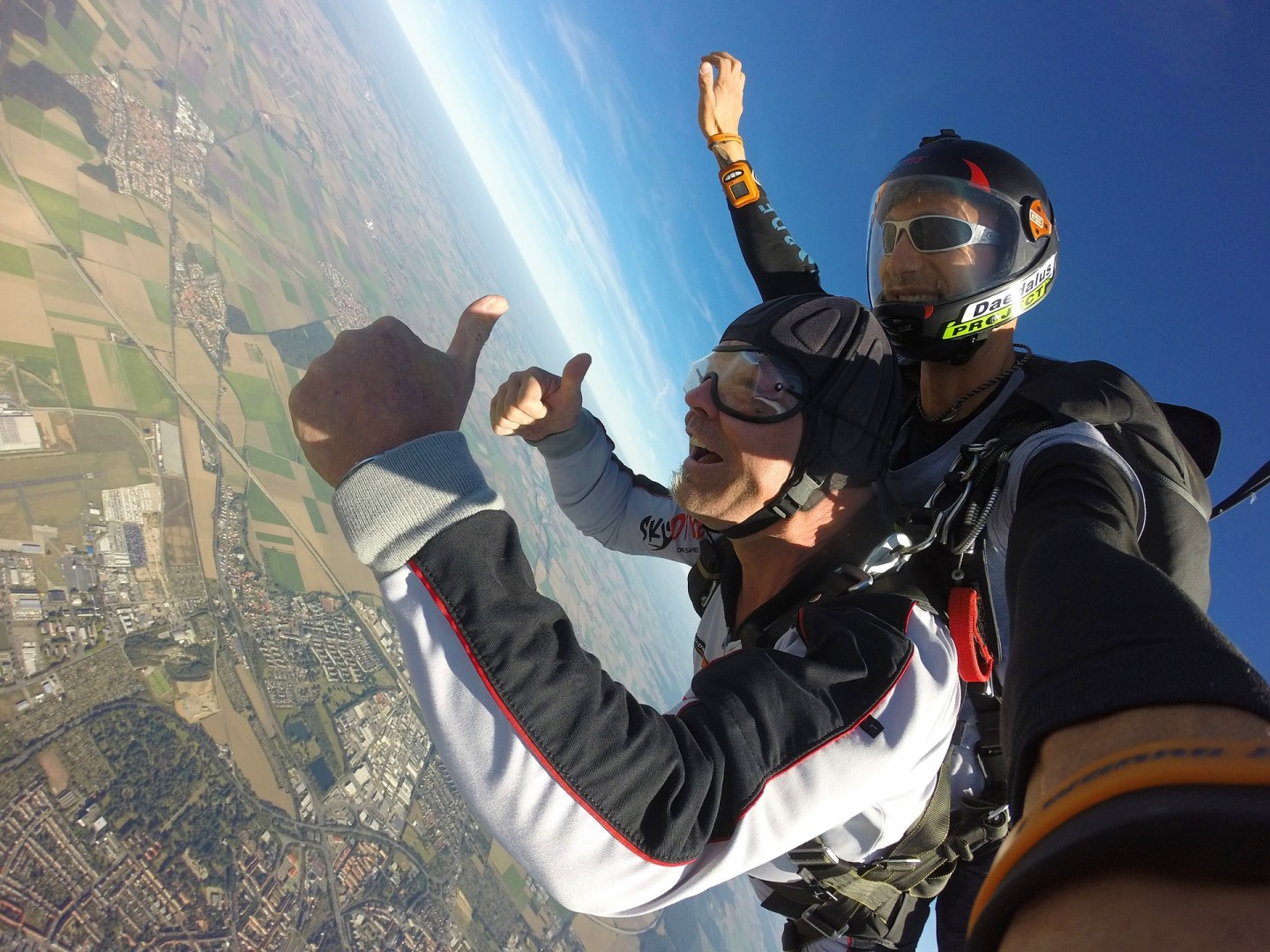 Skydiving: what it is and how it is born