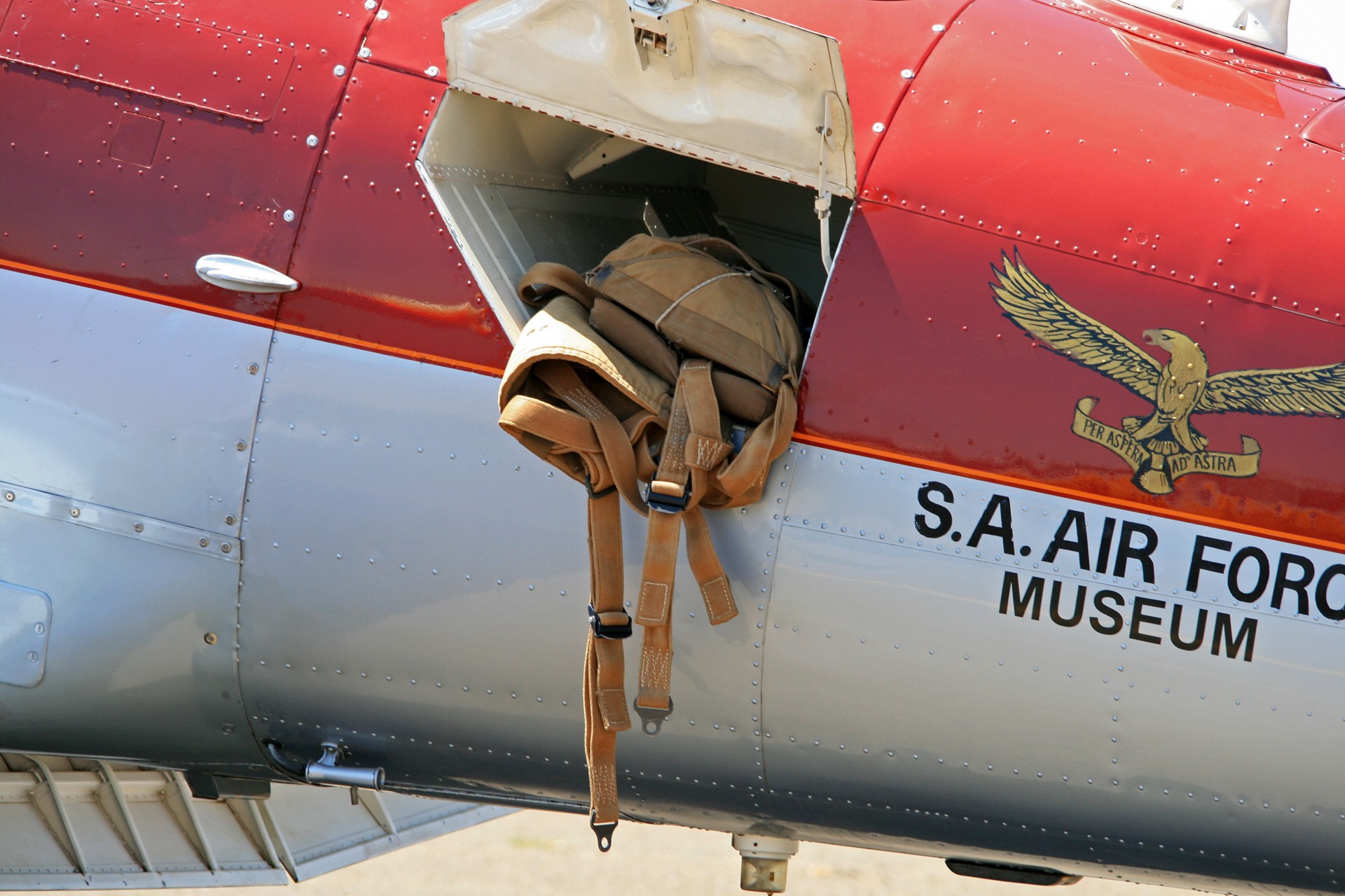 Origins and history of the parachute