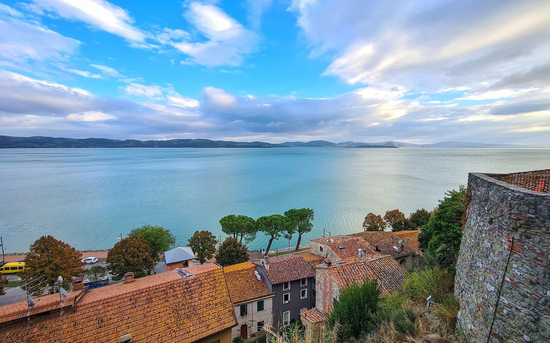 Vini tipici del Trasimeno: un viaggio tra Gamay del Trasimeno e i vini della Colli del Trasimeno DOC