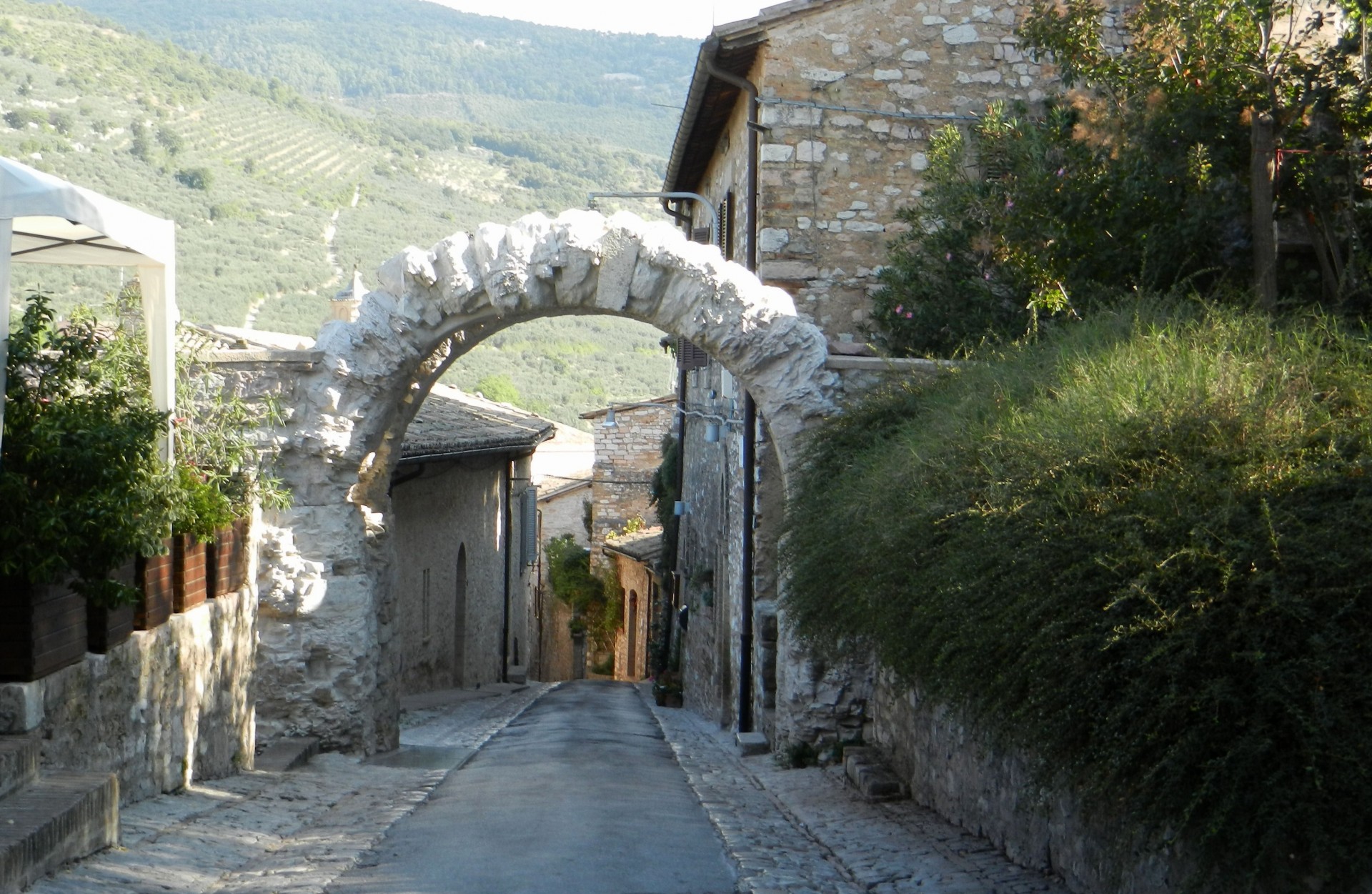Along the Via Flaminia and beyond: tour in the Umbrian Valley
