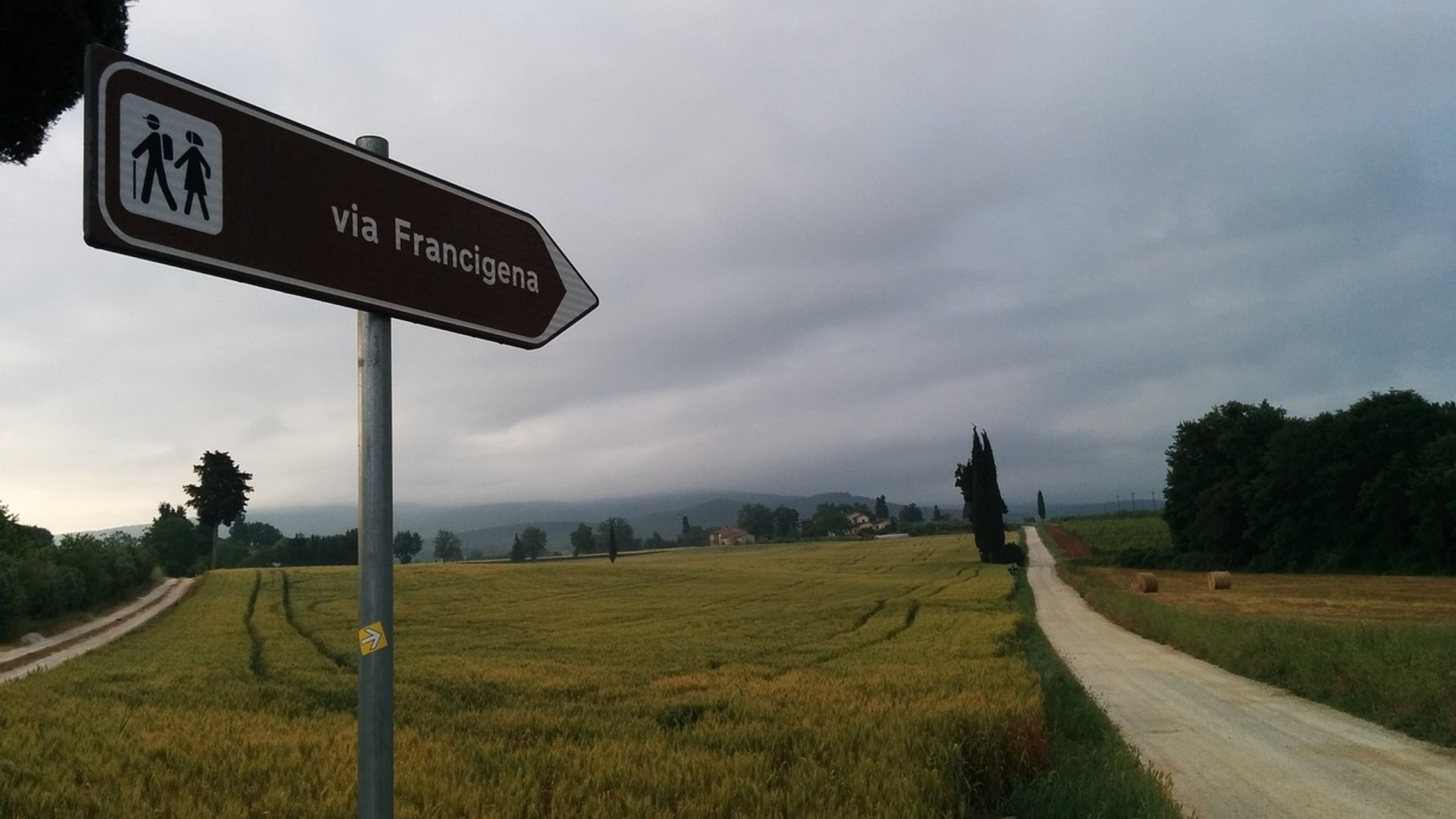 La Via Francigena: da Passo Gran Bernardo a Ivrea