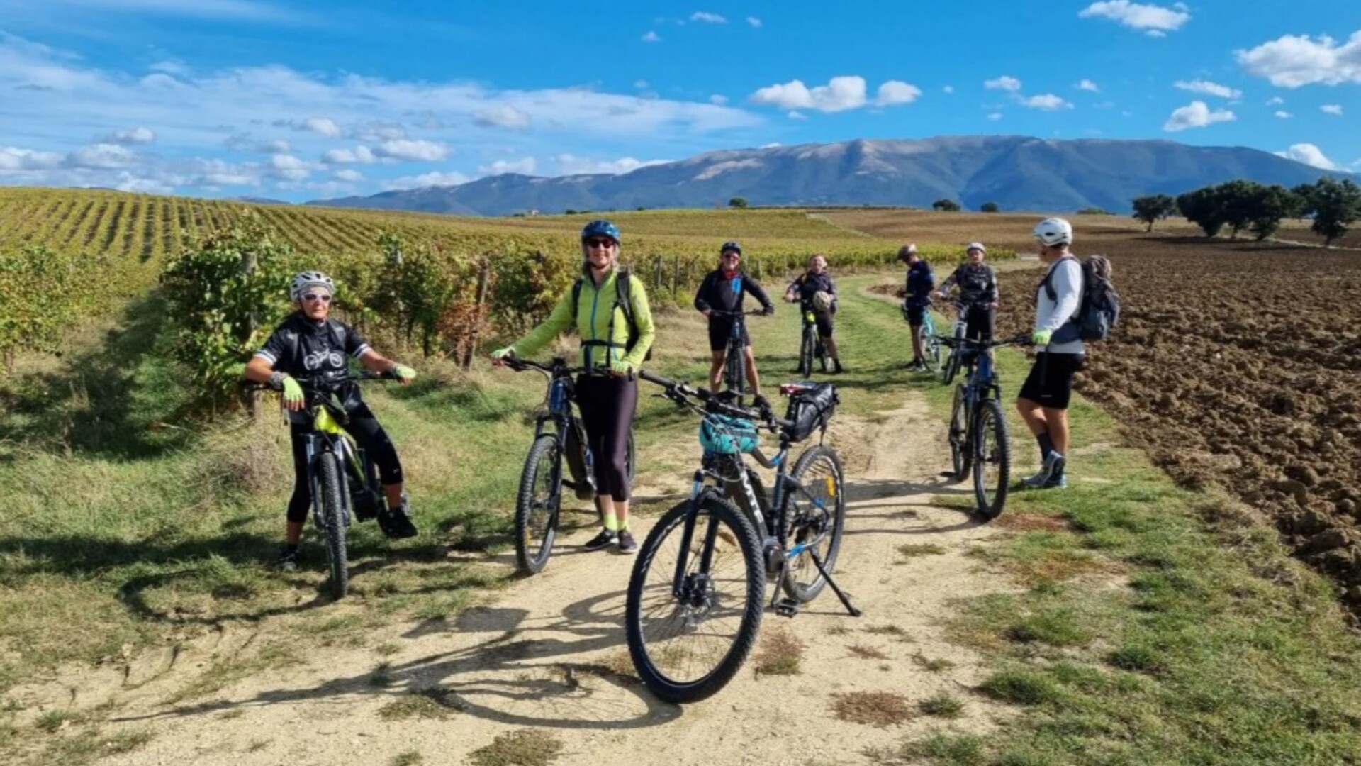 Umbria: Immaculate Conception and New Year's Eve by e-Bike among the villages